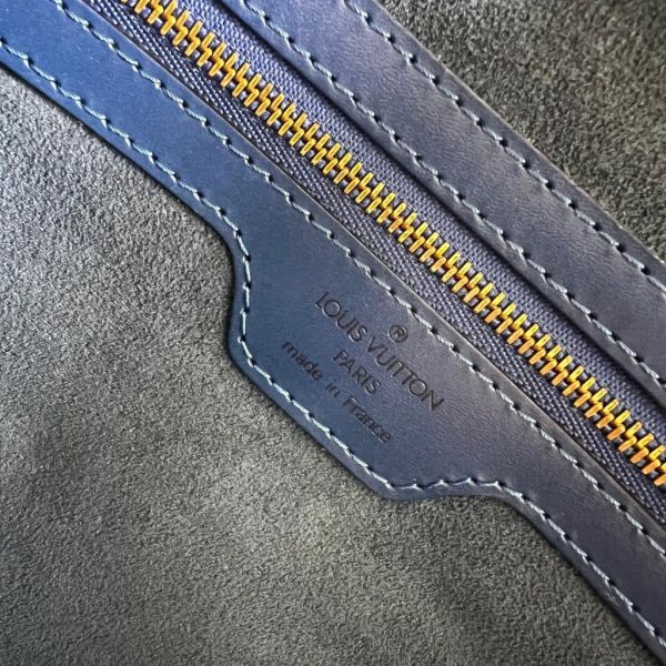 Louis Vuitton 壓紋皮革托特包 