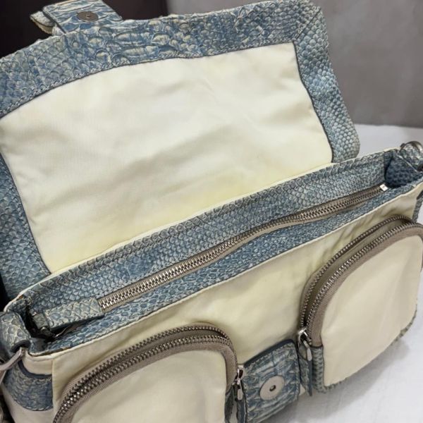 Prada 蛇皮拼接腋下包 