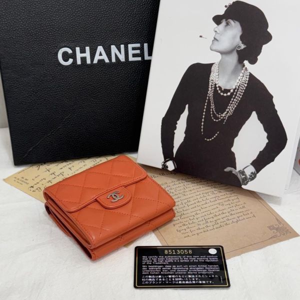 Chanel 珊瑚橘短夾 