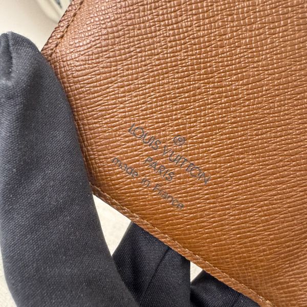 Louis Vuitton 曼哈頓金釦短夾 