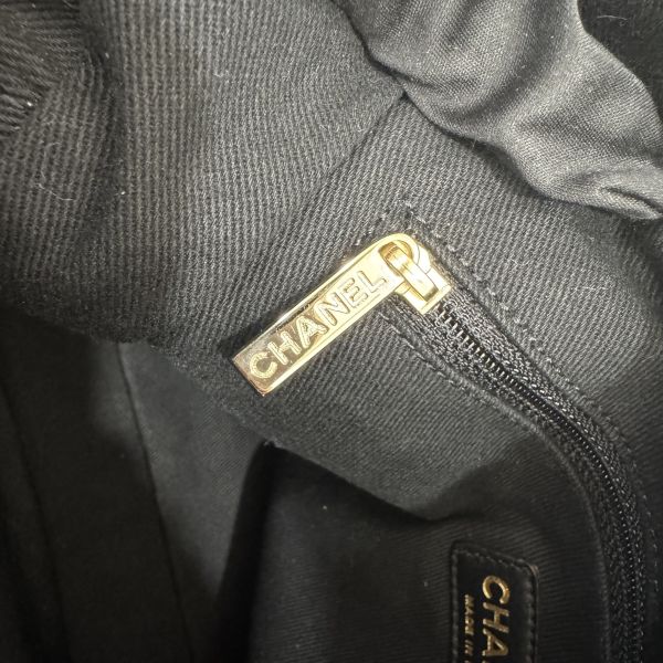 Chanel 絨毛皮革拼色相機包 