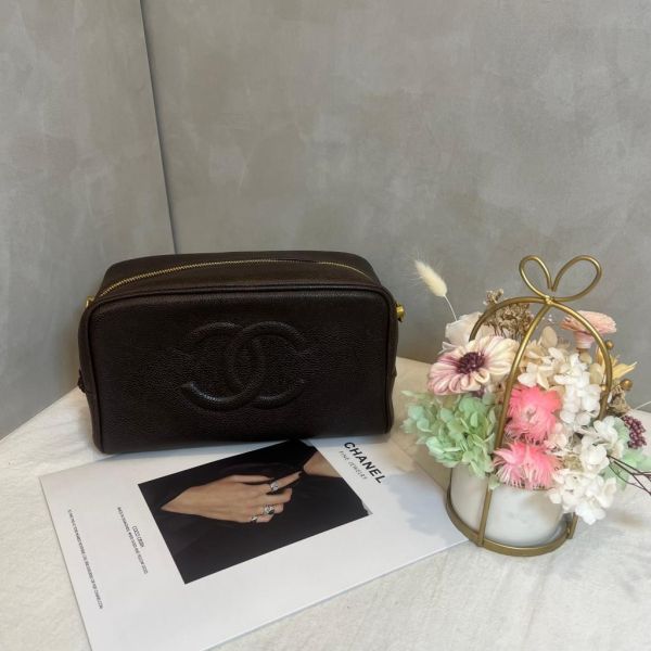 Chanel 經典魚子醬化妝包 
