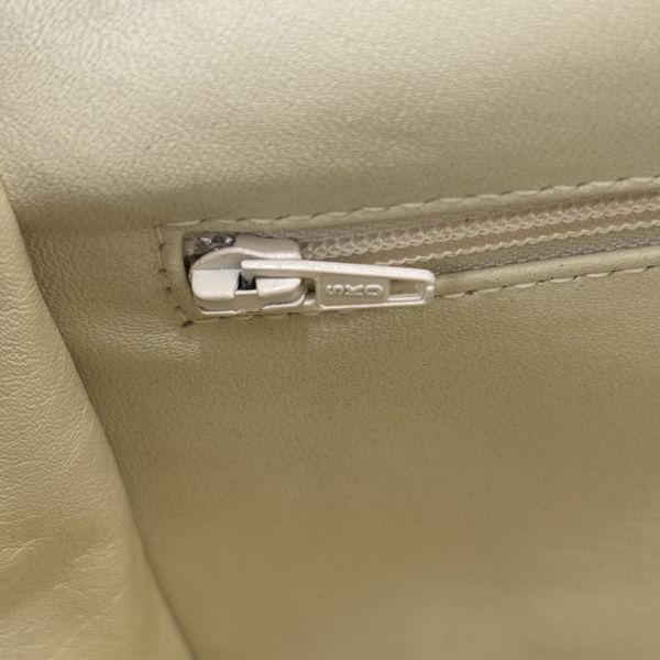 Chanel 黑色小羊皮菱格手拿包 