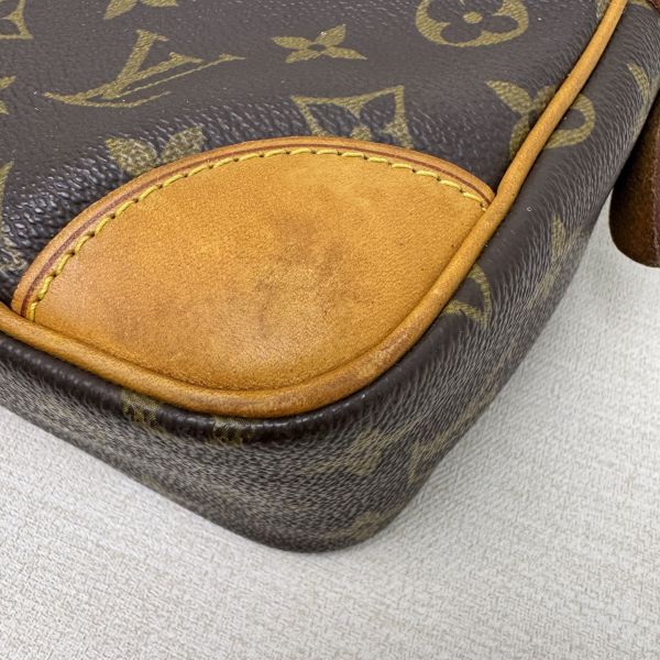 LV Monogram 老花手拿包 