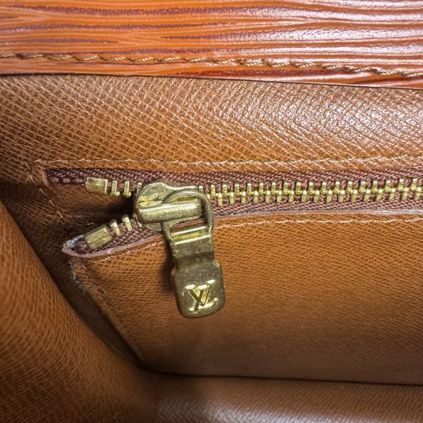 Louis Vuitton 經典皮革手拿包 