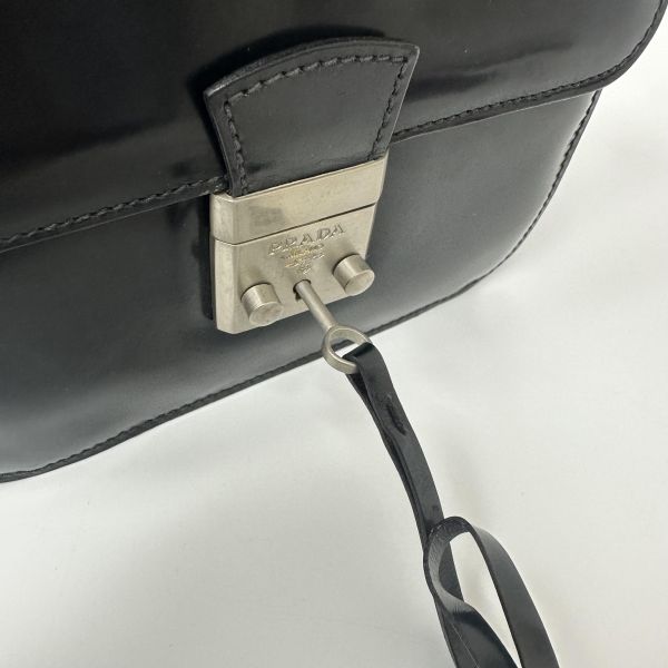 PRADA 黑色皮革手提包 