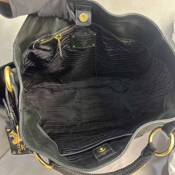 Prada  Vitello Daino Hobo 黑色手提包 