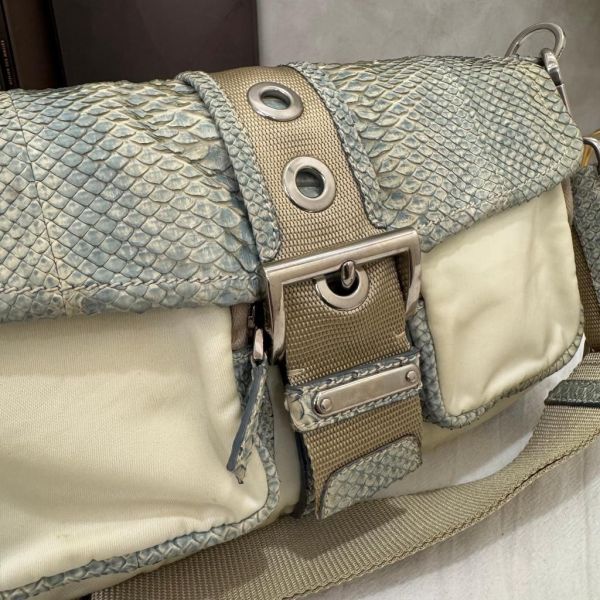 Prada 蛇皮拼接腋下包 