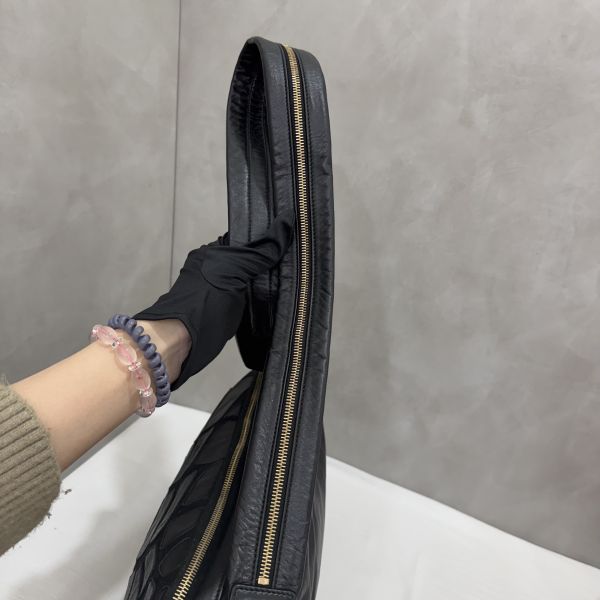 Chanel 絨毛皮革拼色相機包 