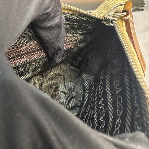 PRADA 米白色帆布腋下包 