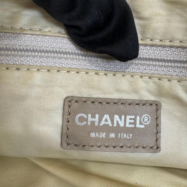 Chanel 冰格奶茶皮革拼接帆布法棍包 