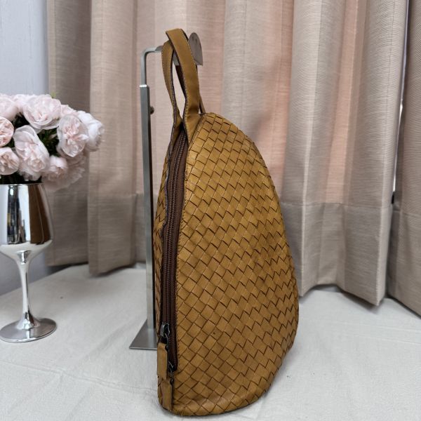 BV經典棕色小羊皮編織包 