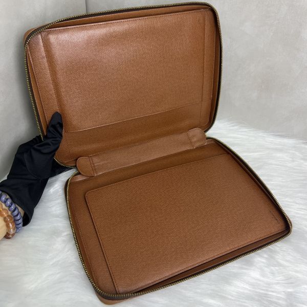 Louis Vuitton 經典手拿包 