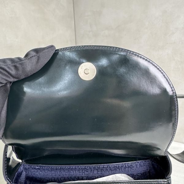 Versace經典黑色漆皮包 
