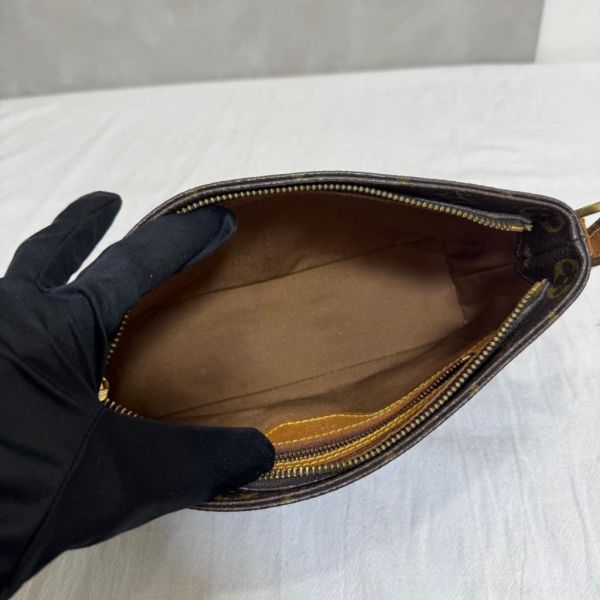Louis Vuitton 金釦單肩包 