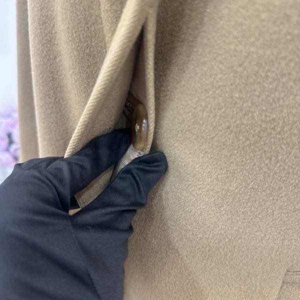 Burberry卡其色毛領大衣 