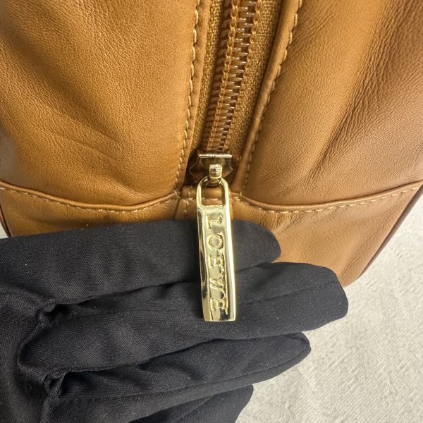 LOEWE 焦糖色手提方形便當包 