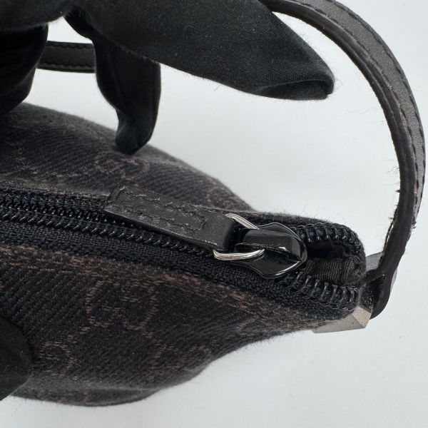 Gucci 黑色老花腋下包 