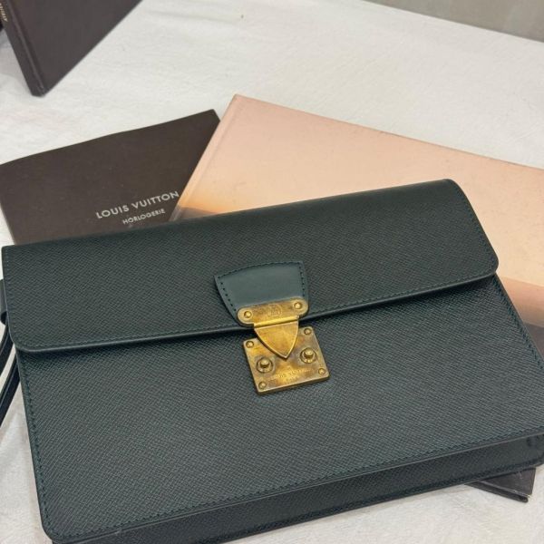 Louis Vuitton 墨綠色荔枝皮手拿包 