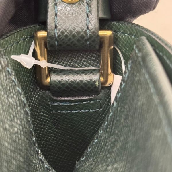 Louis Vuitton 墨綠色荔枝皮手拿包 