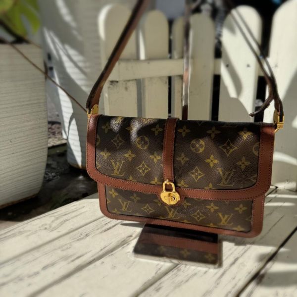 Louis Vuitton 紅皮肩背包 