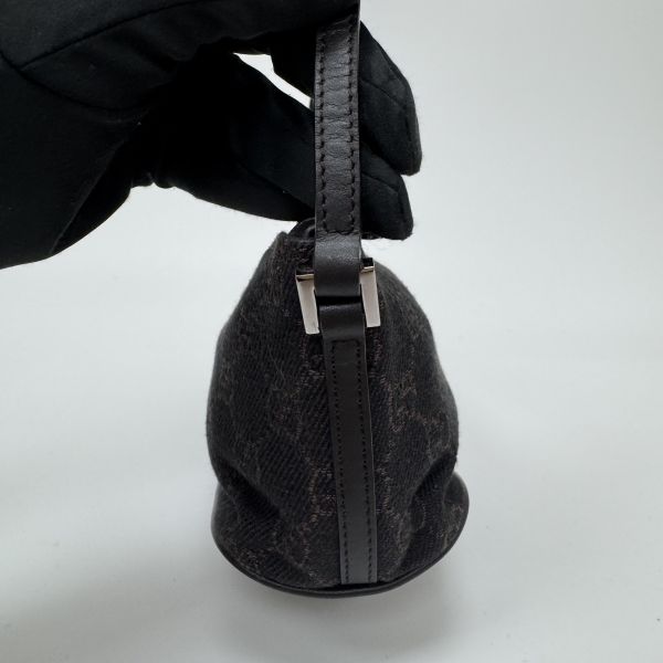 Gucci 黑色老花腋下包 