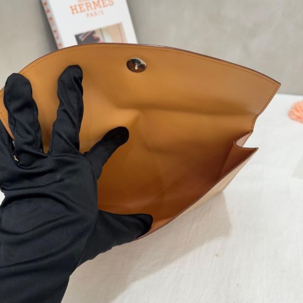 Hermès 駝色手拿包 