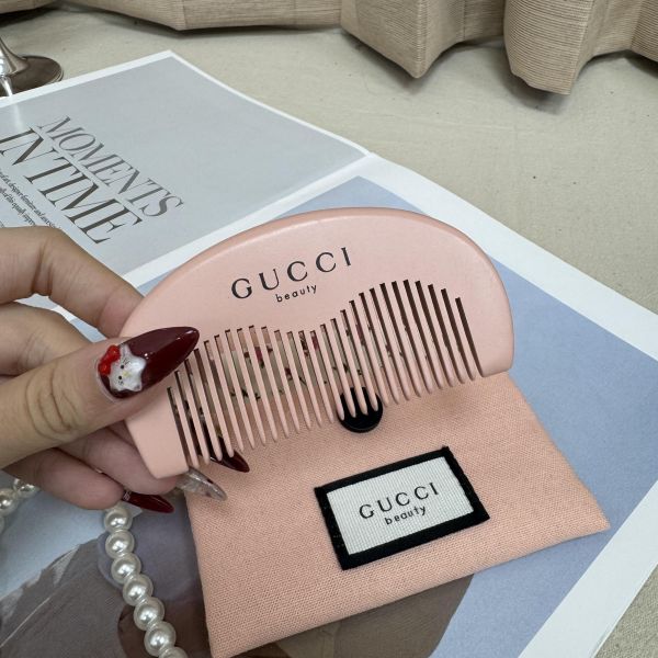 Gucci粉色碎花小木梳 