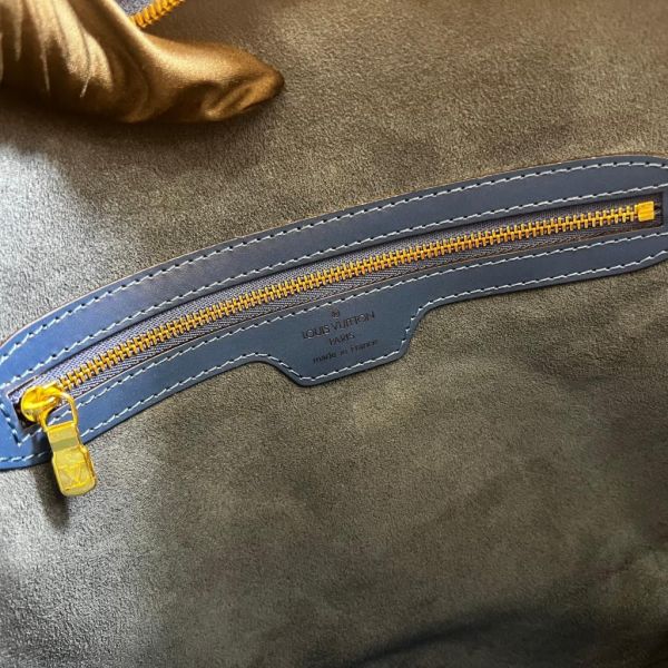Louis Vuitton 壓紋皮革托特包 