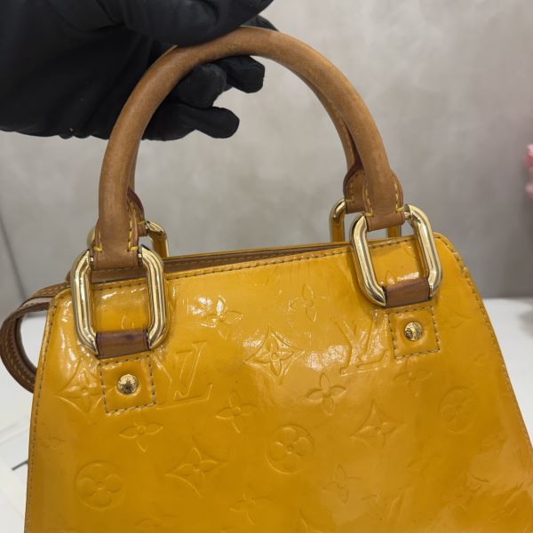 LV 漆皮梯形手提包 