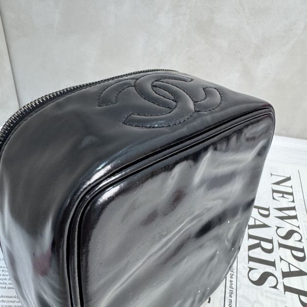 Chanel 漆皮化妝包 