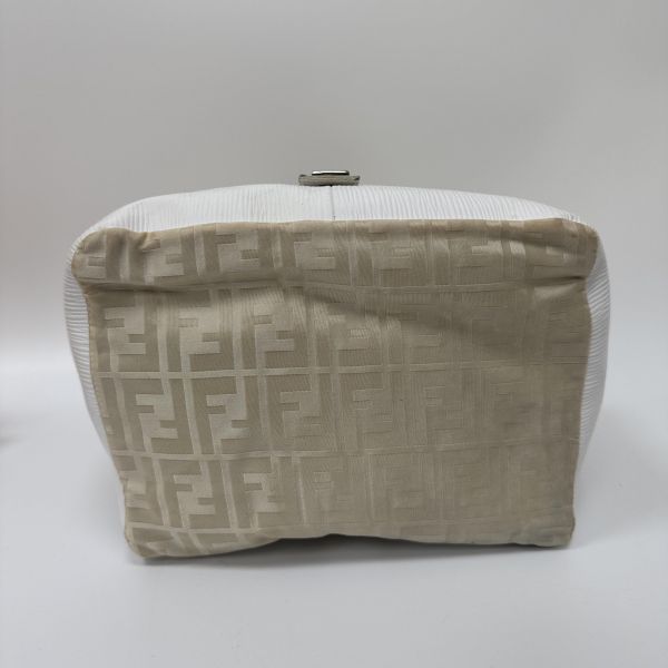 Fendi 奶茶色法棍包 