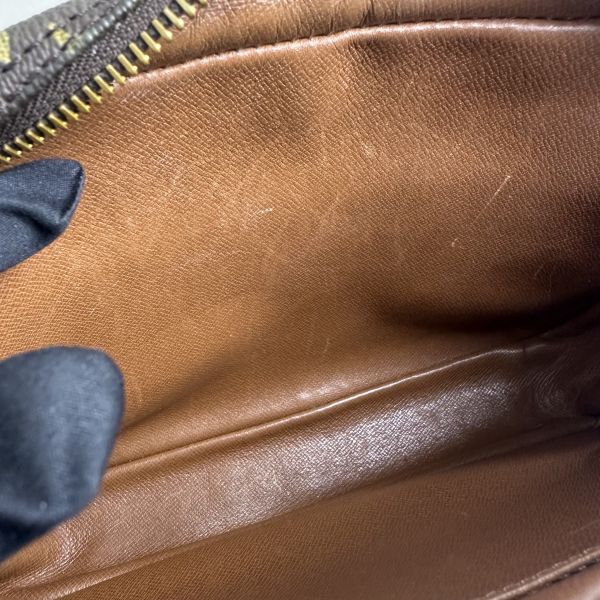 Louis Vuitton 23 手拿包 