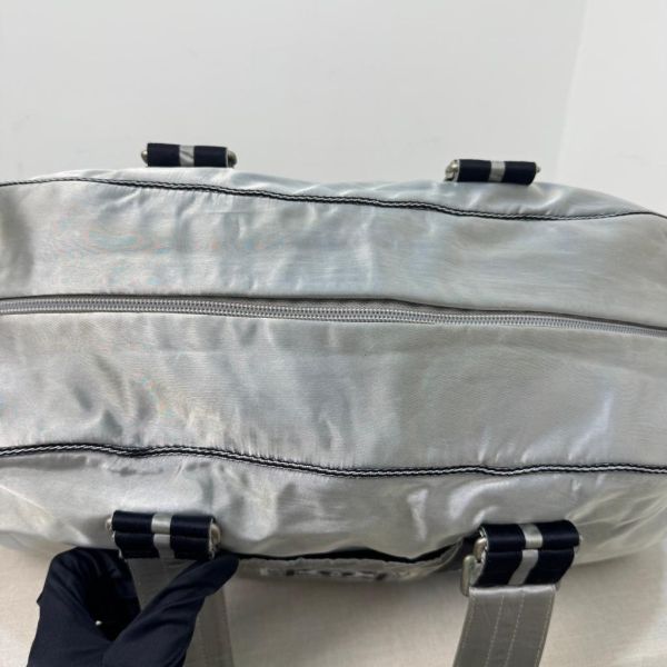 Chanel 太空銀方標旅行包 