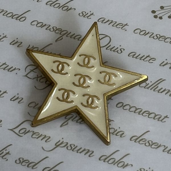 Chanel 黃色星星胸針 