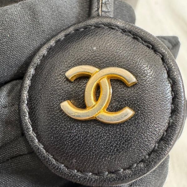 Chanel 小羊皮手提化妝包 