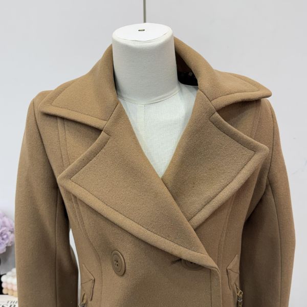 Burberry 駝色雙排扣女士短款大衣 