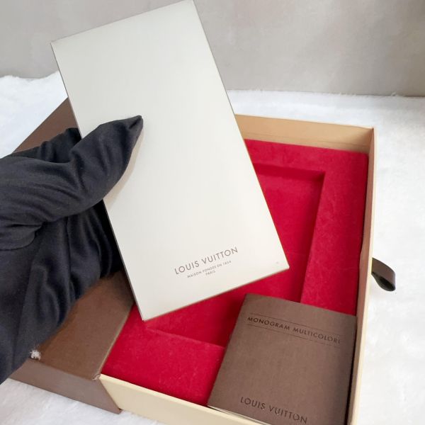 Louis Vuitton Tour Eiffel VIP 限量版翻頁動畫書 