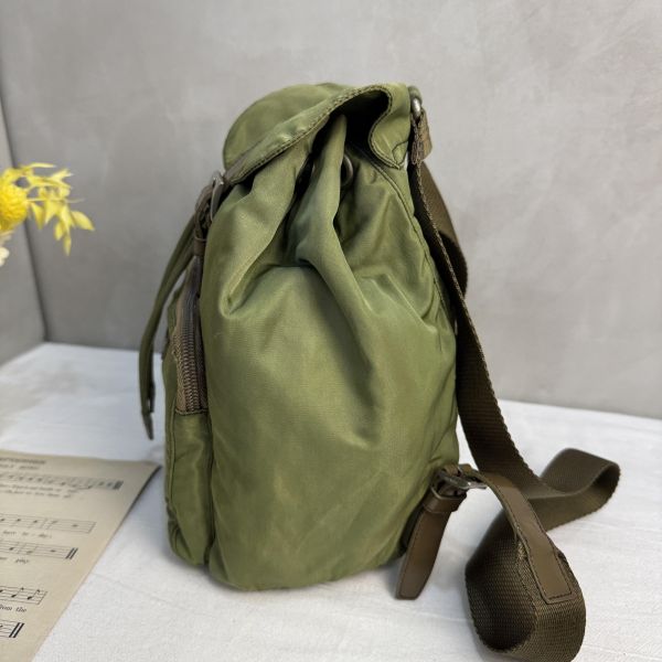 Prada 經典軍綠色尼龍後背包 