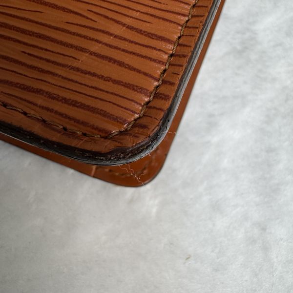 Louis Vuitton 經典皮革手拿包 