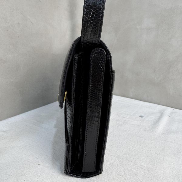 Gucci 黑色皮革翻蓋肩背包 