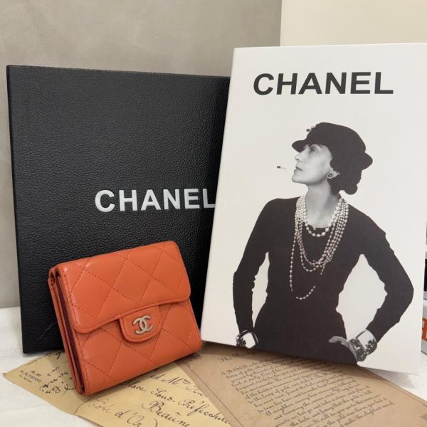 Chanel 珊瑚橘短夾 