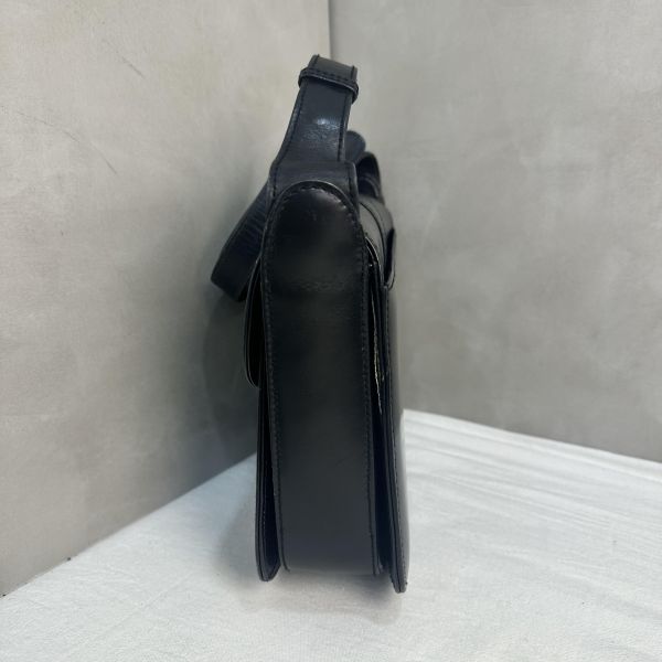 Gucci Vintage 中古黑色金色logo小牛皮肩背包 