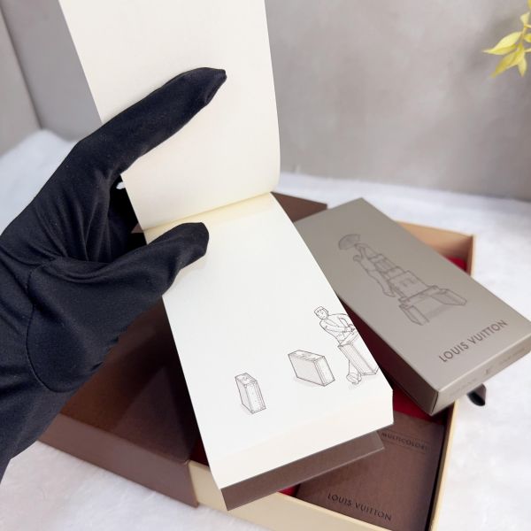 Louis Vuitton Tour Eiffel VIP 限量版翻頁動畫書 
