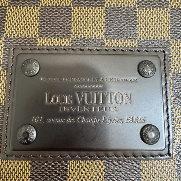 Louis Vuitton 鐵牌掀蓋肩背袋 