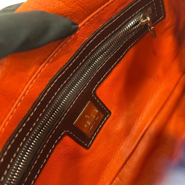 FENDI 稀有瀨兔毛琺瑯扣法棍包 