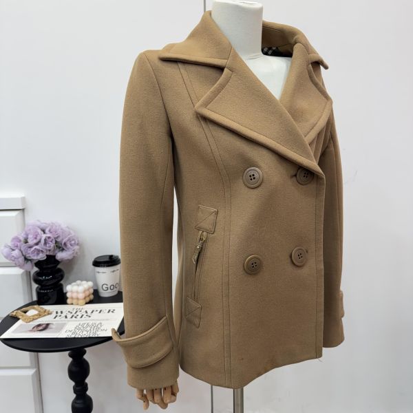 Burberry 駝色雙排扣女士短款大衣 
