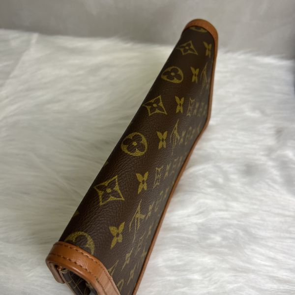 Louis Vuitton翻蓋手拿包 