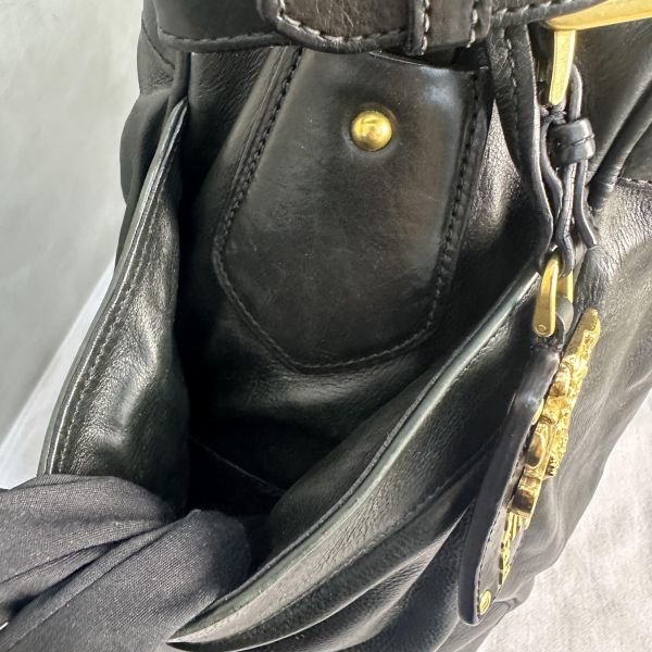 Prada  Vitello Daino Hobo 黑色手提包 
