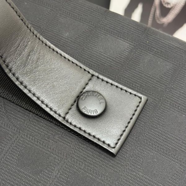 Chanel 黑色黑扣冰格行李箱 